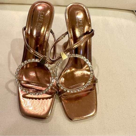 NEW CAPE ROBBIN ARIAH - BRONZE Sandals size 6 reg $75 - Picture 5 of 11
